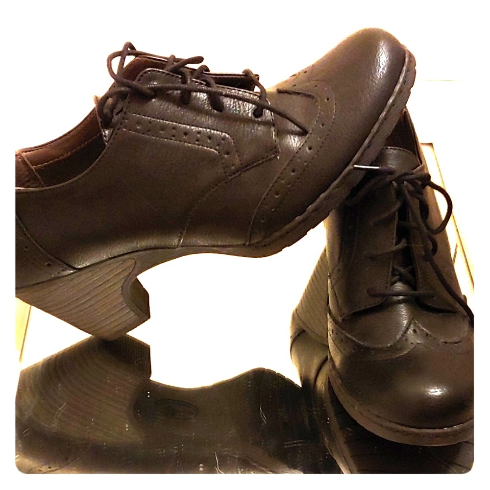 Womens size 11 Oxford lace up booties